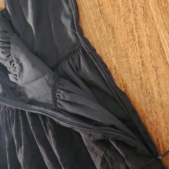 New {Commense} Ruffle Hem Cami Plain Midi Dress in Black Size Medium - Picture 10 of 15